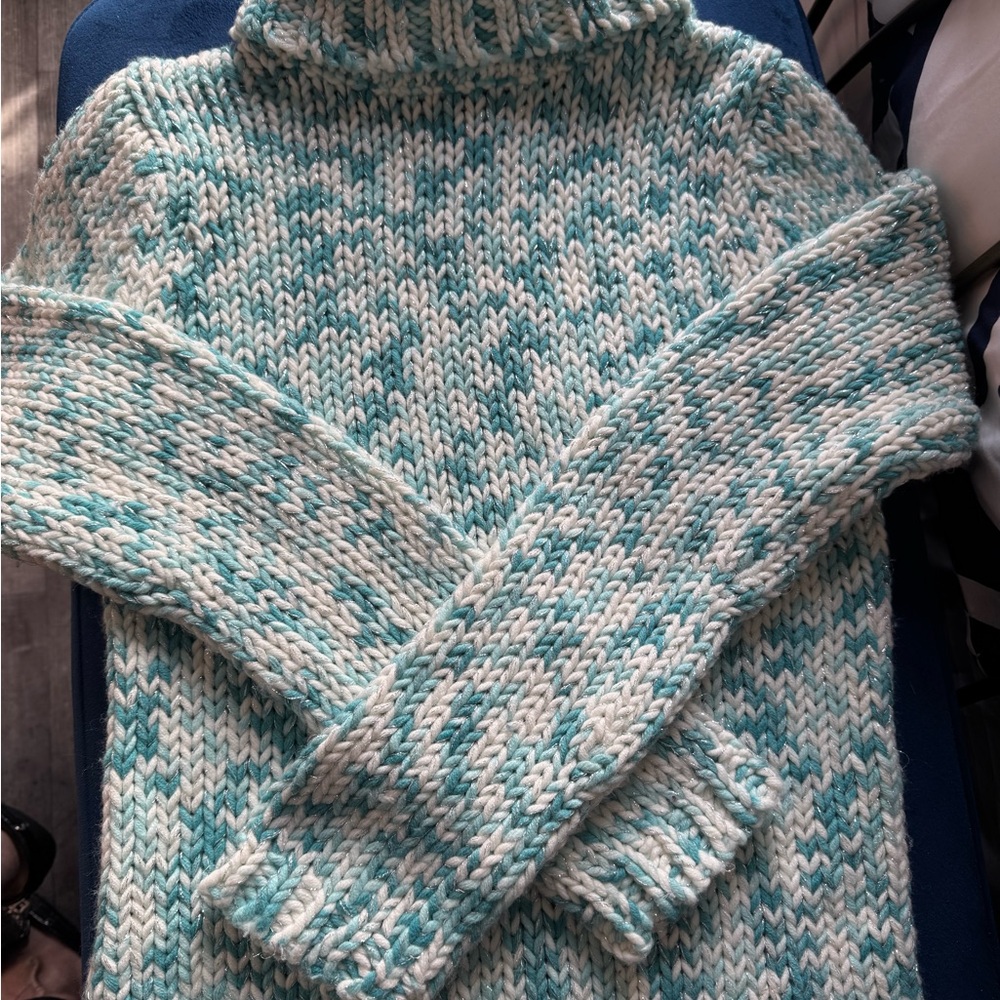 Guess Turquoise and Cream Knit Turtleneck Sweater With pretty metallic threads